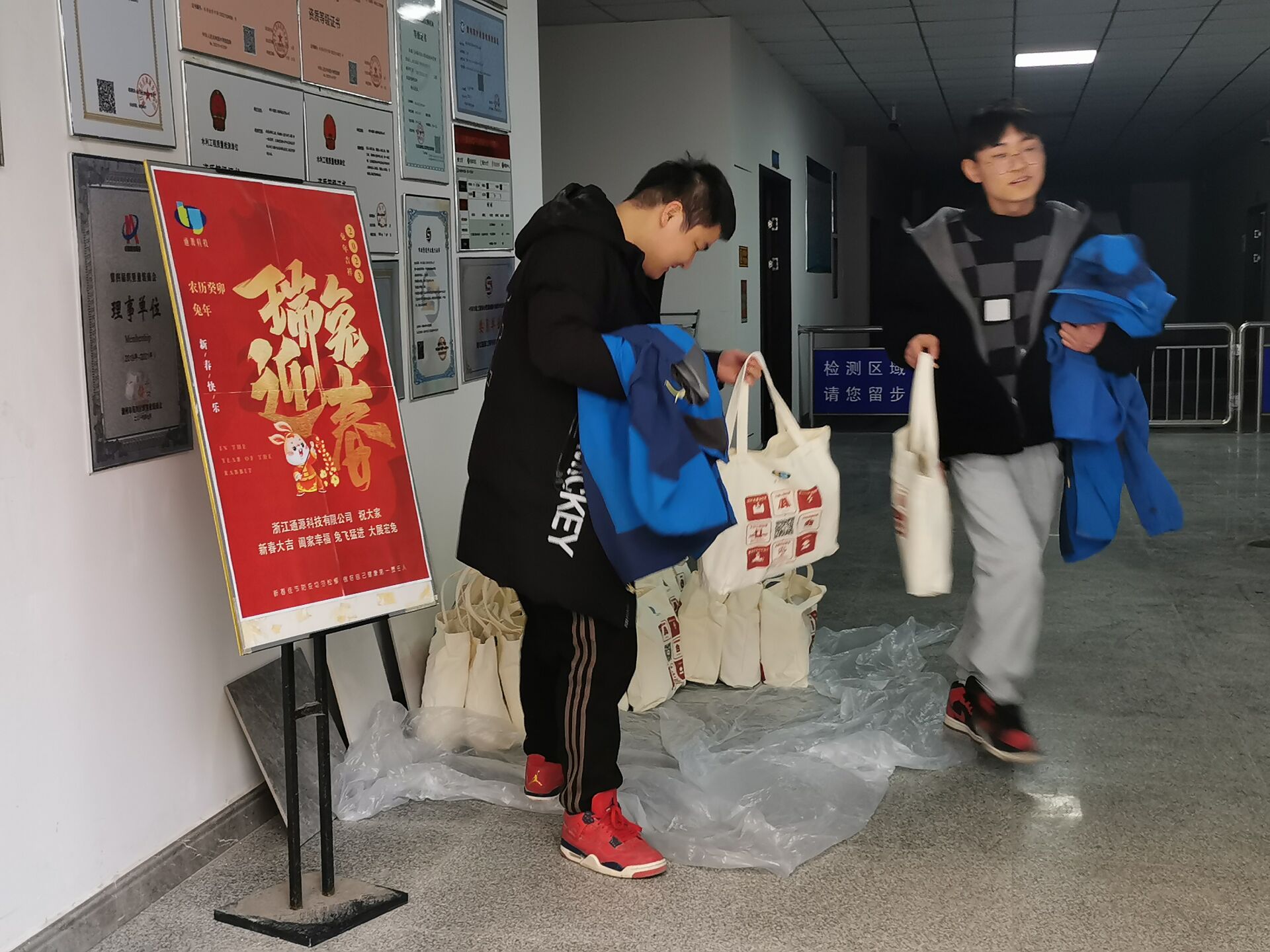 1674033116632436.jpg Y27()O9Z}3HIDB23[XOI41L.jpg